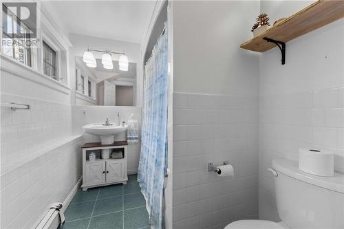 160 Poplar Ridge Road, Pembroke, ON - Indoor Photo Showing Bathroom