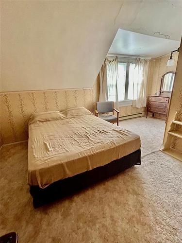 205 Second Avenue, Beulah, MB - Indoor Photo Showing Bedroom