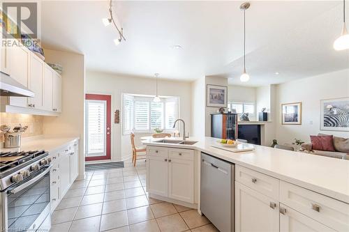 2484 Capilano Crescent, Oakville, ON - Indoor Photo Showing Kitchen With Upgraded Kitchen