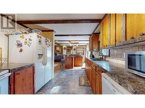 6209 Mission  Road, Cranbrook, BC - Indoor Photo Showing Kitchen With Double Sink