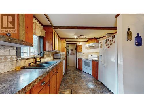 6209 Mission  Road, Cranbrook, BC - Indoor Photo Showing Kitchen With Double Sink