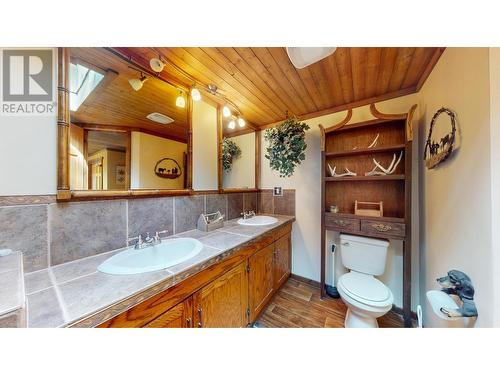 6209 Mission  Road, Cranbrook, BC - Indoor Photo Showing Bathroom