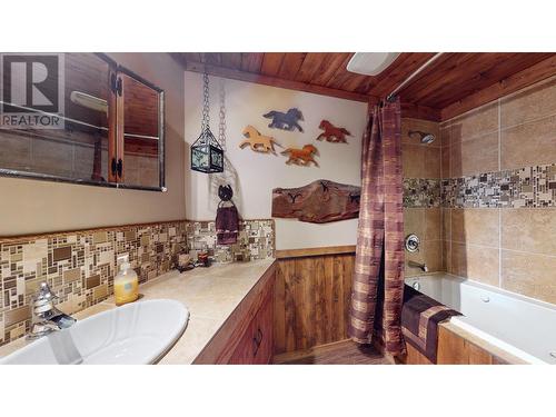 6209 Mission  Road, Cranbrook, BC - Indoor Photo Showing Bathroom