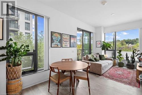 280 Howland Avenue Unit# 302, Toronto, ON - Indoor Photo Showing Living Room