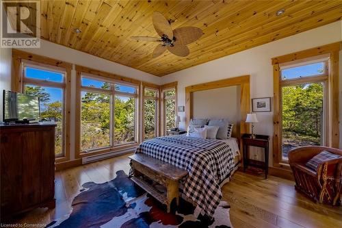 65 B321 Pt. Frying Pan Island, Parry Sound, ON - Indoor Photo Showing Bedroom