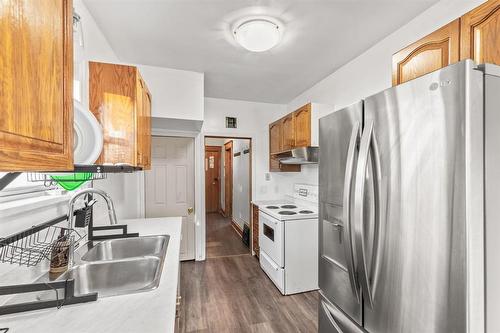 233 Hampton Street, Winnipeg, MB - Indoor Photo Showing Kitchen With Double Sink