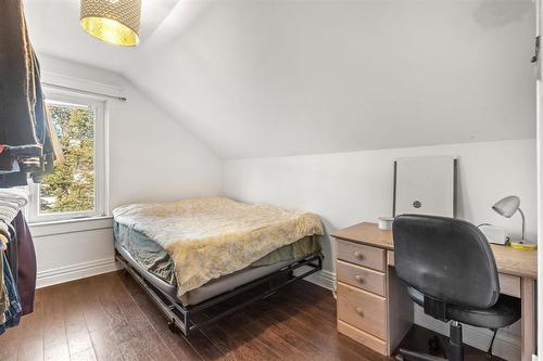 233 Hampton Street, Winnipeg, MB - Indoor Photo Showing Bedroom