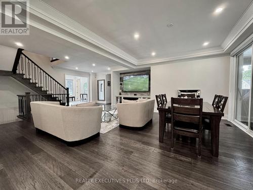 3 Larry Street, Caledon, ON - Indoor Photo Showing Living Room