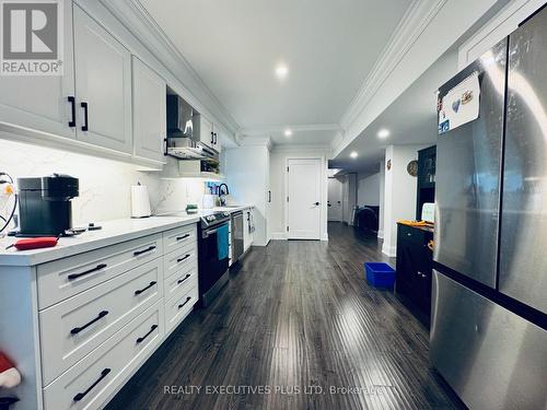 3 Larry Street, Caledon, ON - Indoor Photo Showing Kitchen With Upgraded Kitchen