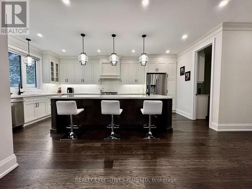 3 Larry Street, Caledon, ON - Indoor Photo Showing Kitchen With Upgraded Kitchen