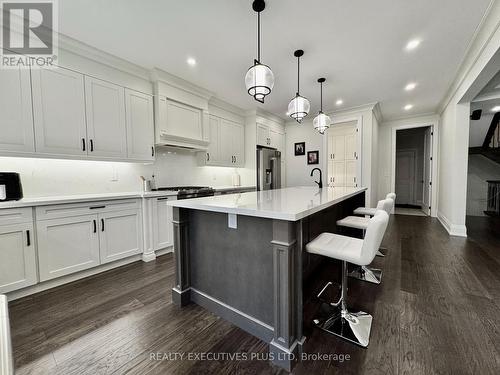 3 Larry Street, Caledon, ON - Indoor Photo Showing Kitchen With Upgraded Kitchen