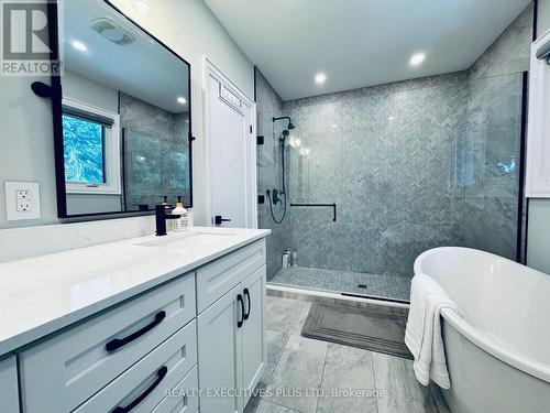 3 Larry Street, Caledon, ON - Indoor Photo Showing Bathroom