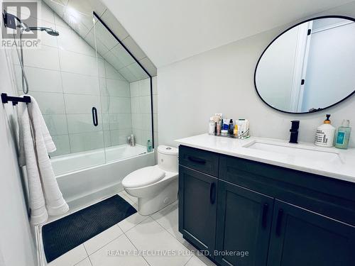 3 Larry Street, Caledon, ON - Indoor Photo Showing Bathroom