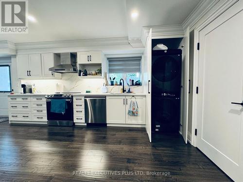 3 Larry Street, Caledon, ON - Indoor Photo Showing Kitchen