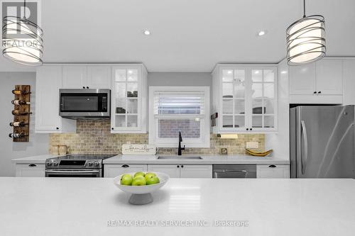 8 Ferri Crescent, Brampton, ON - Indoor Photo Showing Kitchen With Upgraded Kitchen