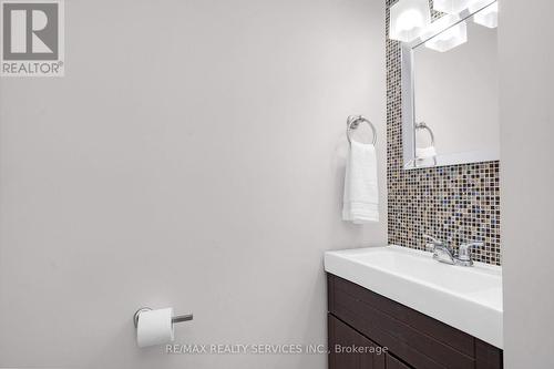 8 Ferri Crescent, Brampton, ON - Indoor Photo Showing Bathroom