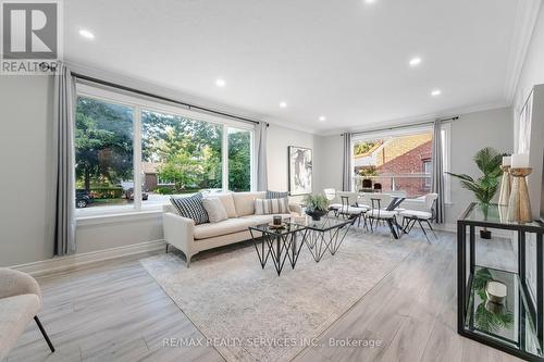 19 Horton Boulevard, Toronto, ON - Indoor Photo Showing Living Room