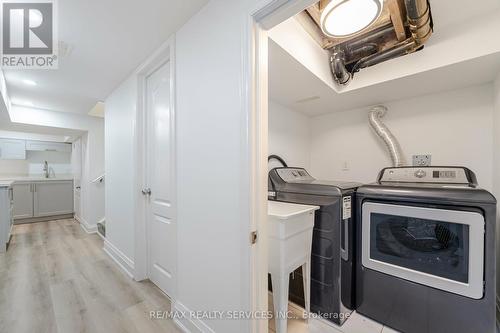 19 Horton Boulevard, Toronto, ON - Indoor Photo Showing Laundry Room