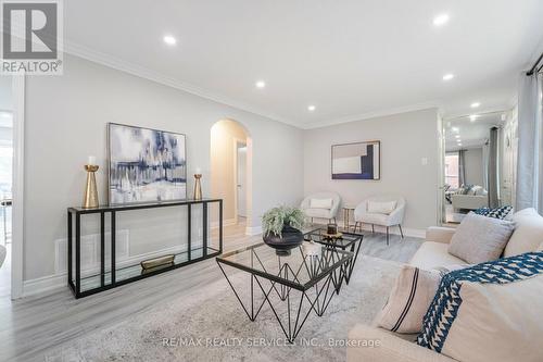 19 Horton Boulevard, Toronto, ON - Indoor Photo Showing Living Room