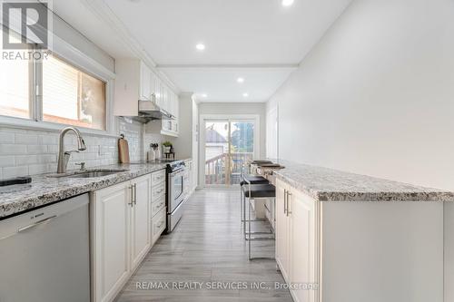 19 Horton Boulevard, Toronto, ON - Indoor Photo Showing Kitchen With Upgraded Kitchen