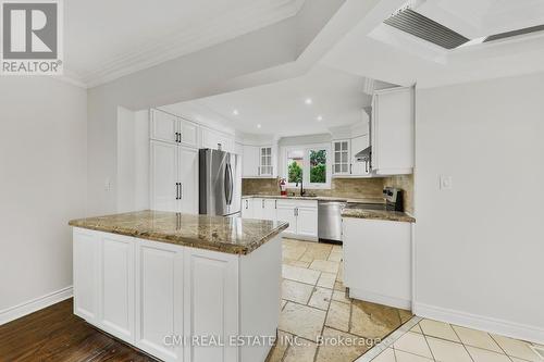 24 Dunstan Crescent, Vaughan, ON - Indoor Photo Showing Kitchen