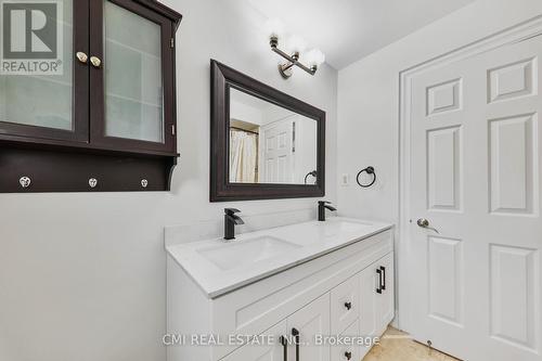 24 Dunstan Crescent, Vaughan, ON -  Photo Showing Bathroom