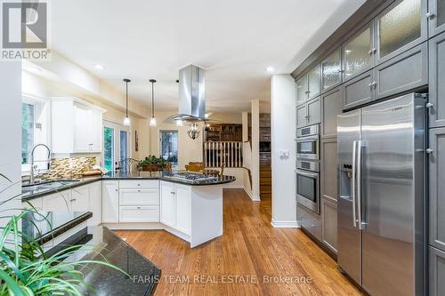 7 Nordic Trail, Oro-Medonte, ON - Indoor Photo Showing Kitchen With Upgraded Kitchen