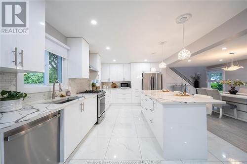 224 Caruhel, Lakeshore, ON - Indoor Photo Showing Kitchen With Upgraded Kitchen