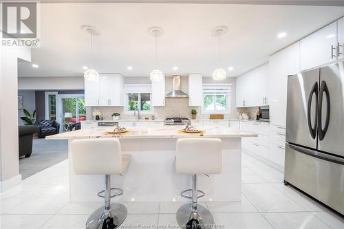 224 Caruhel, Lakeshore, ON - Indoor Photo Showing Kitchen With Upgraded Kitchen