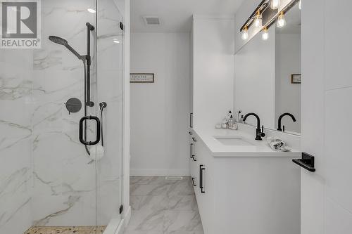 475 Eldorado Road, Kelowna, BC - Indoor Photo Showing Bathroom