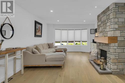 475 Eldorado Road, Kelowna, BC - Indoor Photo Showing Living Room With Fireplace