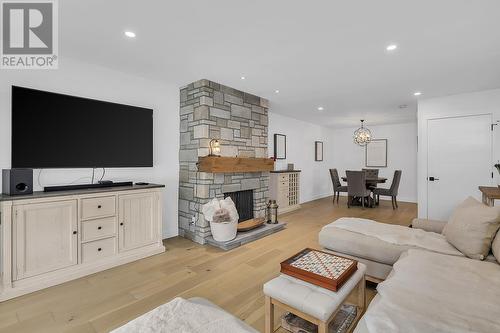 475 Eldorado Road, Kelowna, BC - Indoor Photo Showing Living Room With Fireplace