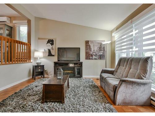 Salon - 1643 Rue Gabrielle-Roy, Sainte-Julie, QC - Indoor Photo Showing Living Room