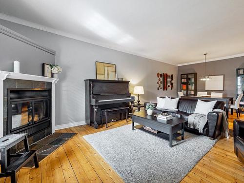 Living room - 1814  - 1822 Av. William-David, Montréal (Mercier/Hochelaga-Maisonneuve), QC - Indoor Photo Showing Living Room With Fireplace