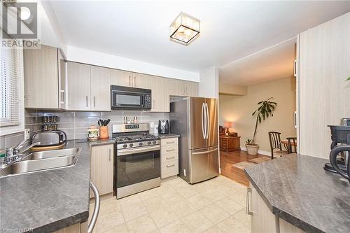 86 Green Maple Drive, St. Catharines, ON - Indoor Photo Showing Kitchen With Double Sink