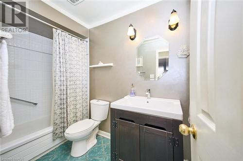 4pc bath on upper level - 86 Green Maple Drive, St. Catharines, ON - Indoor Photo Showing Bathroom