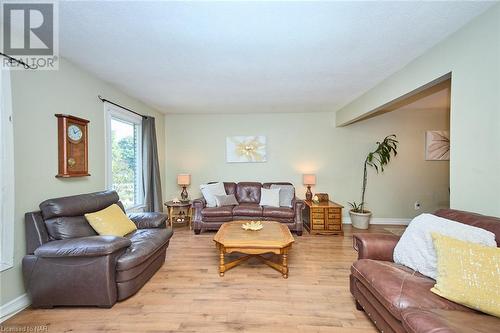 Spacious living room - 86 Green Maple Drive, St. Catharines, ON - Indoor Photo Showing Living Room