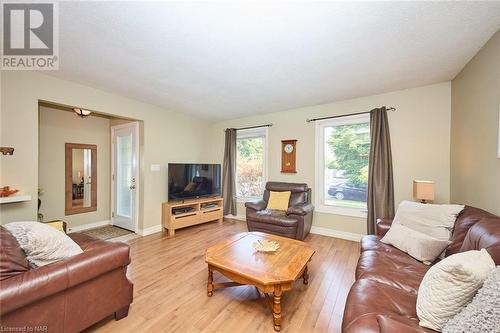 86 Green Maple Drive, St. Catharines, ON - Indoor Photo Showing Living Room