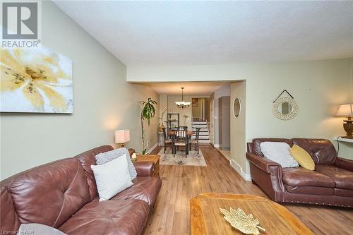 86 Green Maple Drive, St. Catharines, ON - Indoor Photo Showing Living Room