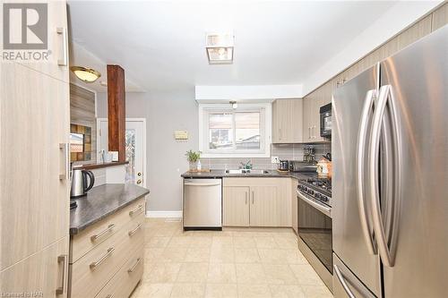 Kitchen updated 2016 - 86 Green Maple Drive, St. Catharines, ON - Indoor Photo Showing Kitchen