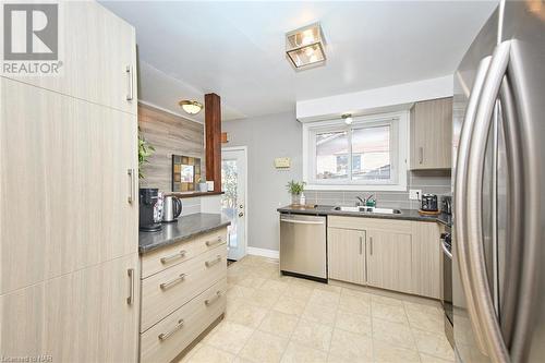 86 Green Maple Drive, St. Catharines, ON - Indoor Photo Showing Kitchen With Double Sink