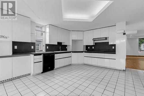 345 Mcewan, Windsor, ON - Indoor Photo Showing Kitchen