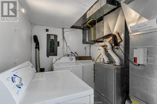 345 Mcewan, Windsor, ON - Indoor Photo Showing Laundry Room