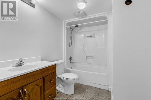 345 Mcewan, Windsor, ON - Indoor Photo Showing Bathroom