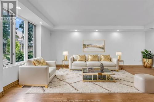 345 Mcewan, Windsor, ON - Indoor Photo Showing Living Room