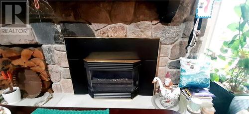 Propane fireplace. - 324 Rantz Road, Petawawa, ON - Indoor Photo Showing Living Room With Fireplace