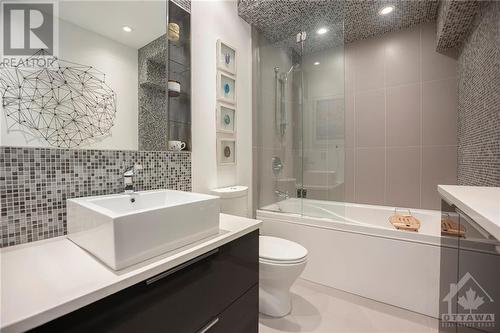 383 Cumberland Street Unit#Ph910, Ottawa, ON - Indoor Photo Showing Bathroom