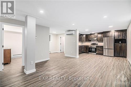 B - 1513 Queenswood Crescent, Ottawa, ON - Indoor Photo Showing Kitchen