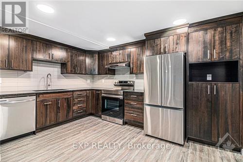 B - 1513 Queenswood Crescent, Ottawa, ON - Indoor Photo Showing Kitchen With Upgraded Kitchen