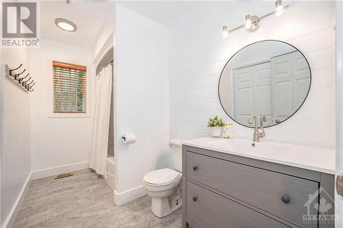 1030 Ford Road, Perth, ON - Indoor Photo Showing Bathroom